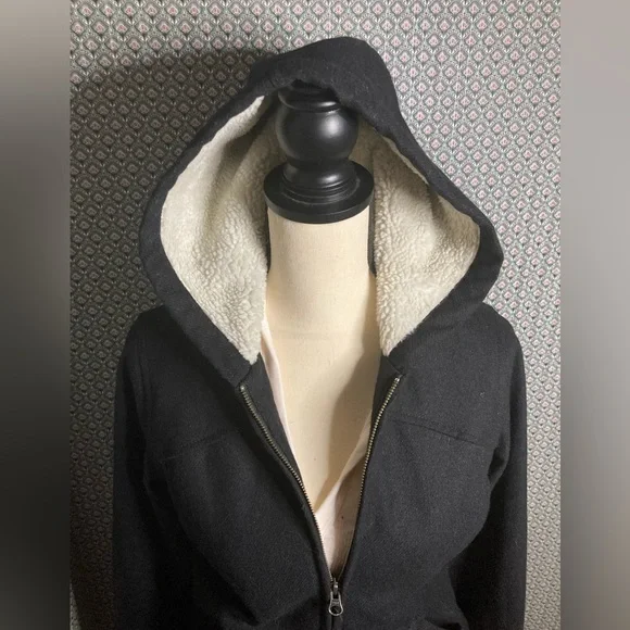 Rubbish Sherpa Hooded Jacket ASO Bella Swan in Twilight - Picture 4 of 12